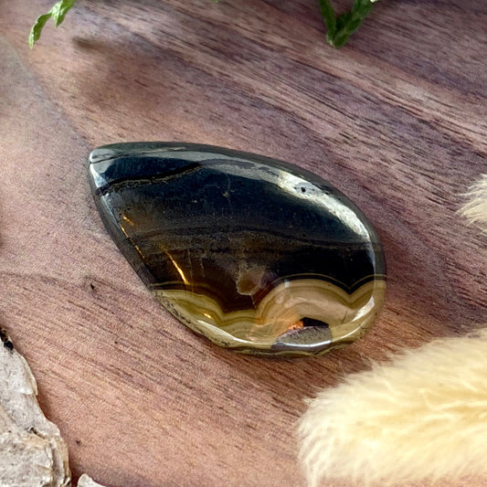 Schalenblende Cabochon Front View II - Stone Treasures by the Lake