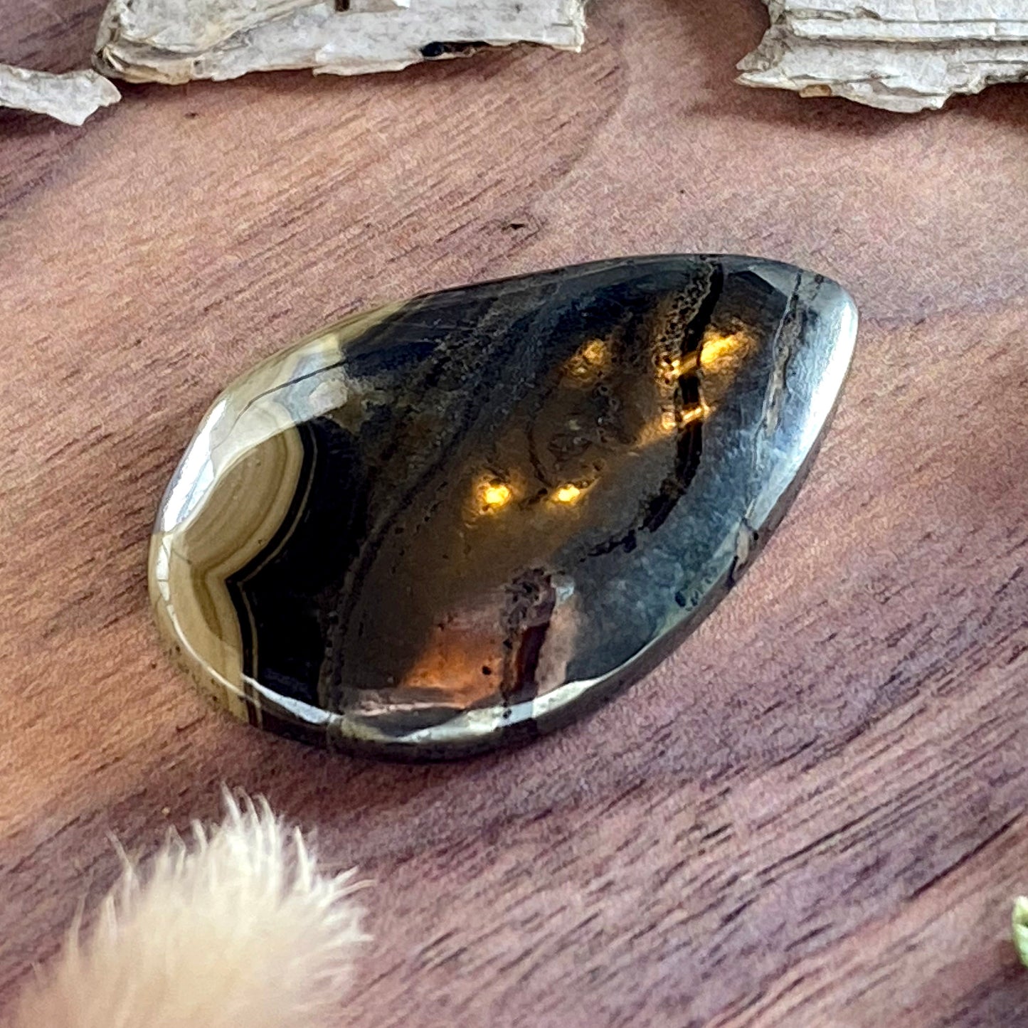 Schalenblende Cabochon Front View III - Stone Treasures by the Lake