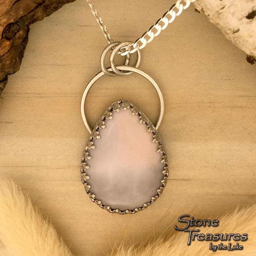 Champagne Agate Pendant - Stone Treasures by the Lake